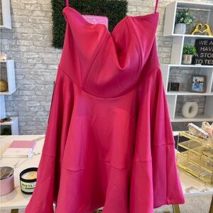 New with tags! Bebe sweetheart neck mini dress! Size 8!
